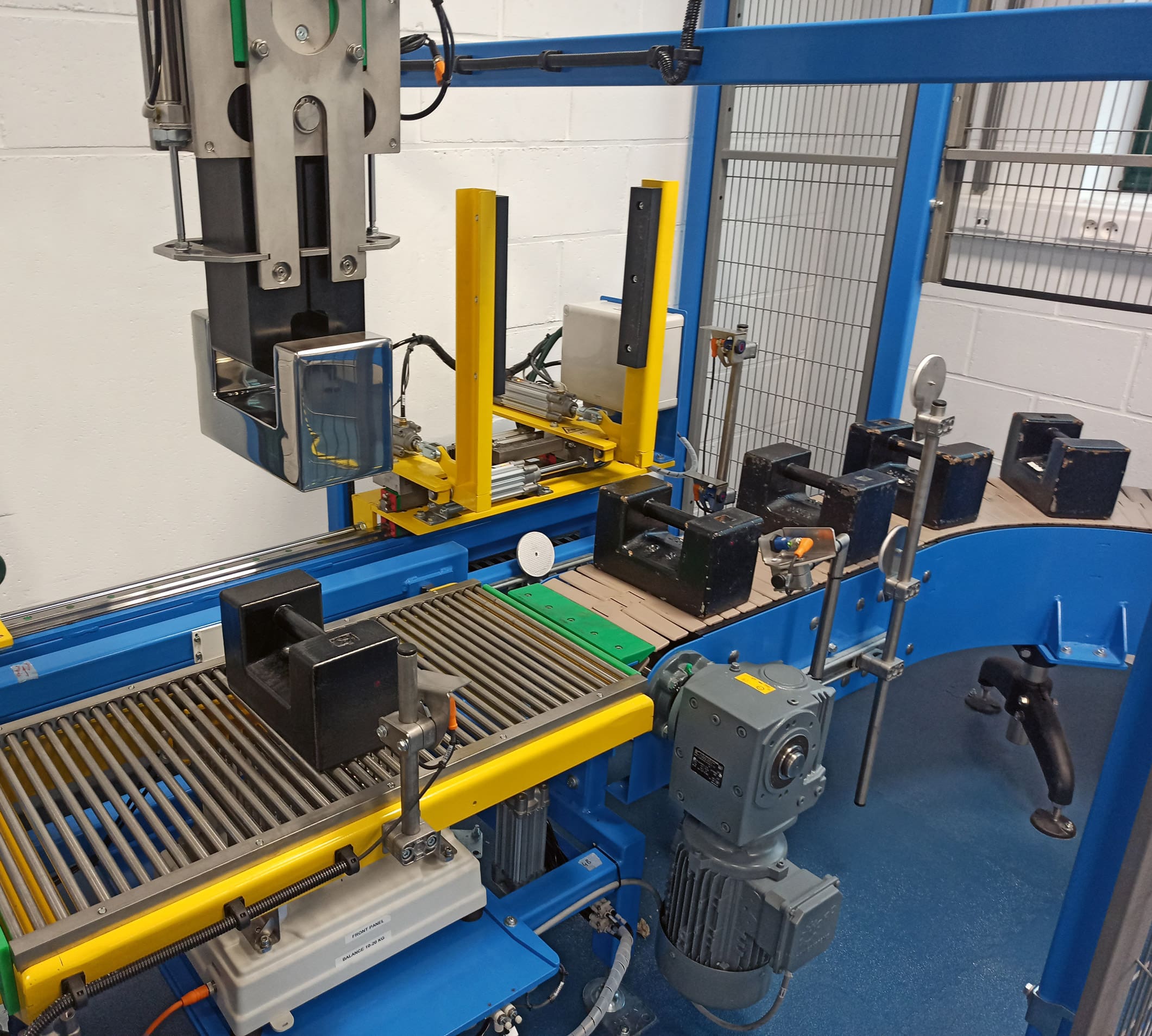 Onze massarobot kalibreert uw gewichten snel, efficiënt èn volgens de hoogste normen